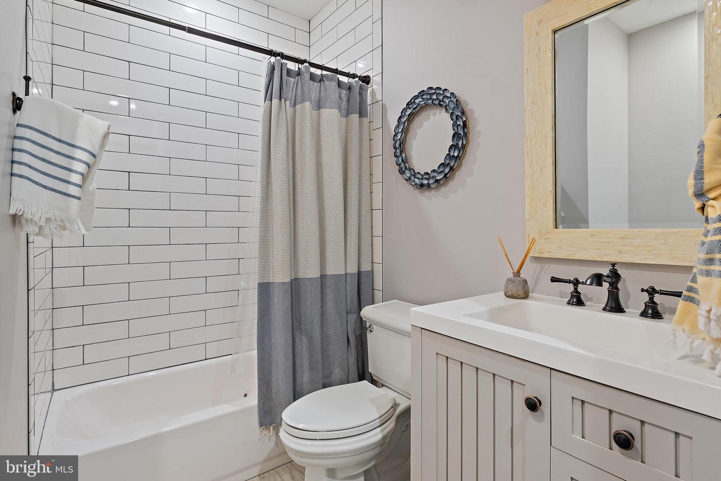 208 Wardour Dr