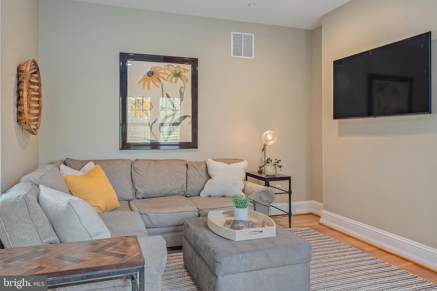 208 Wardour Dr