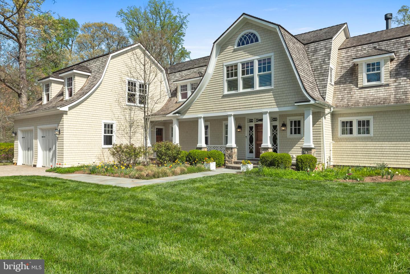 208 Wardour Dr