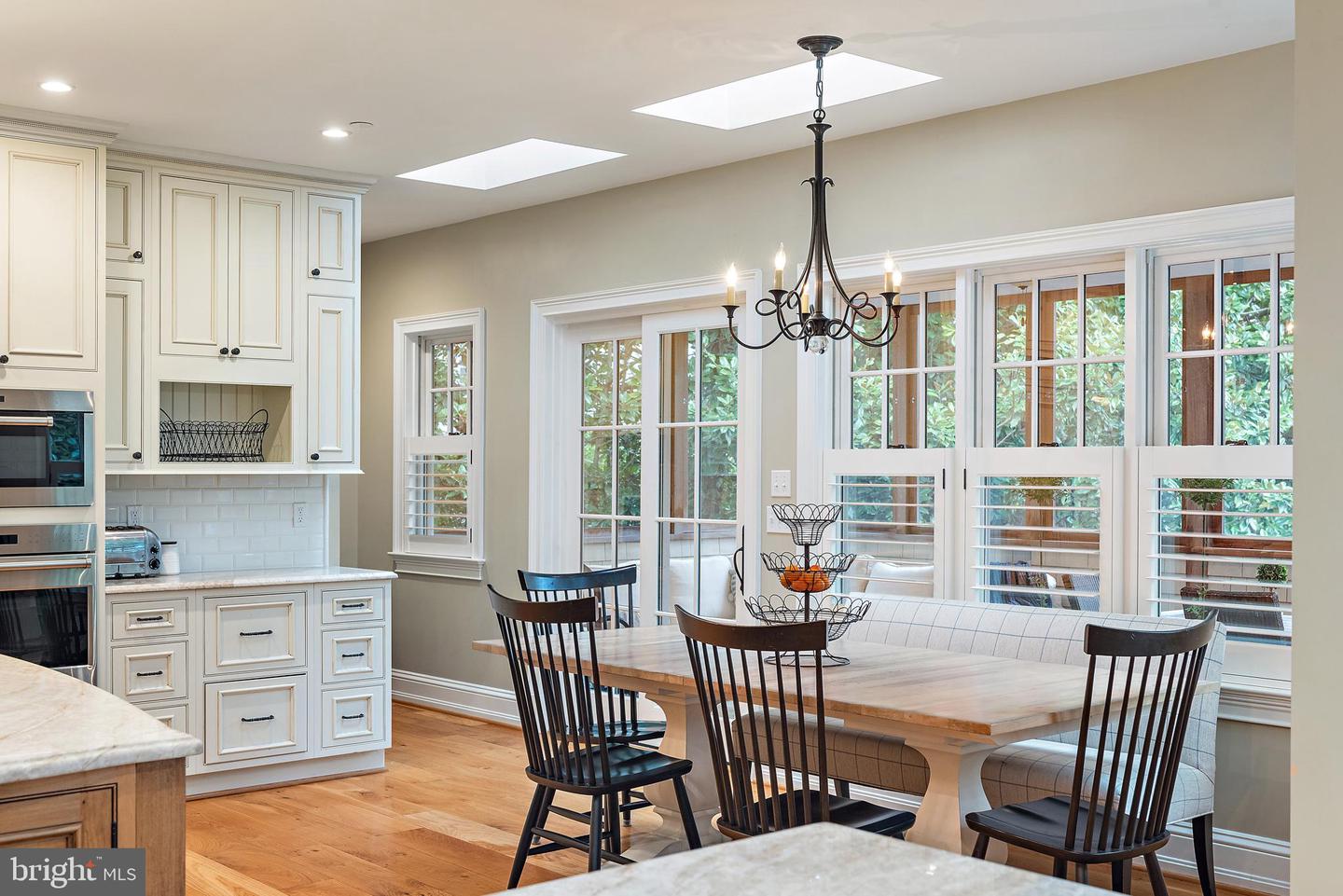 208 Wardour Dr