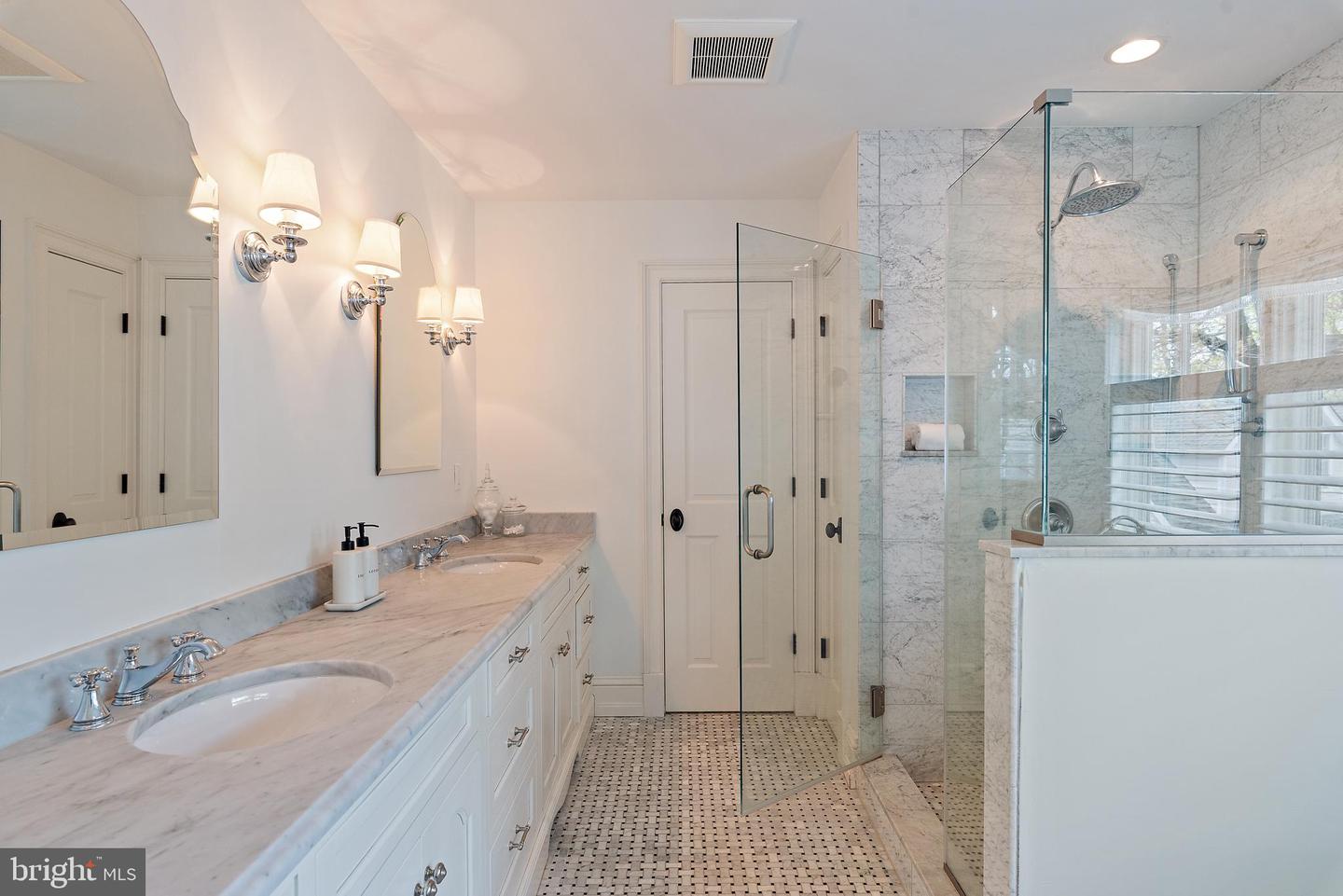 208 Wardour Dr