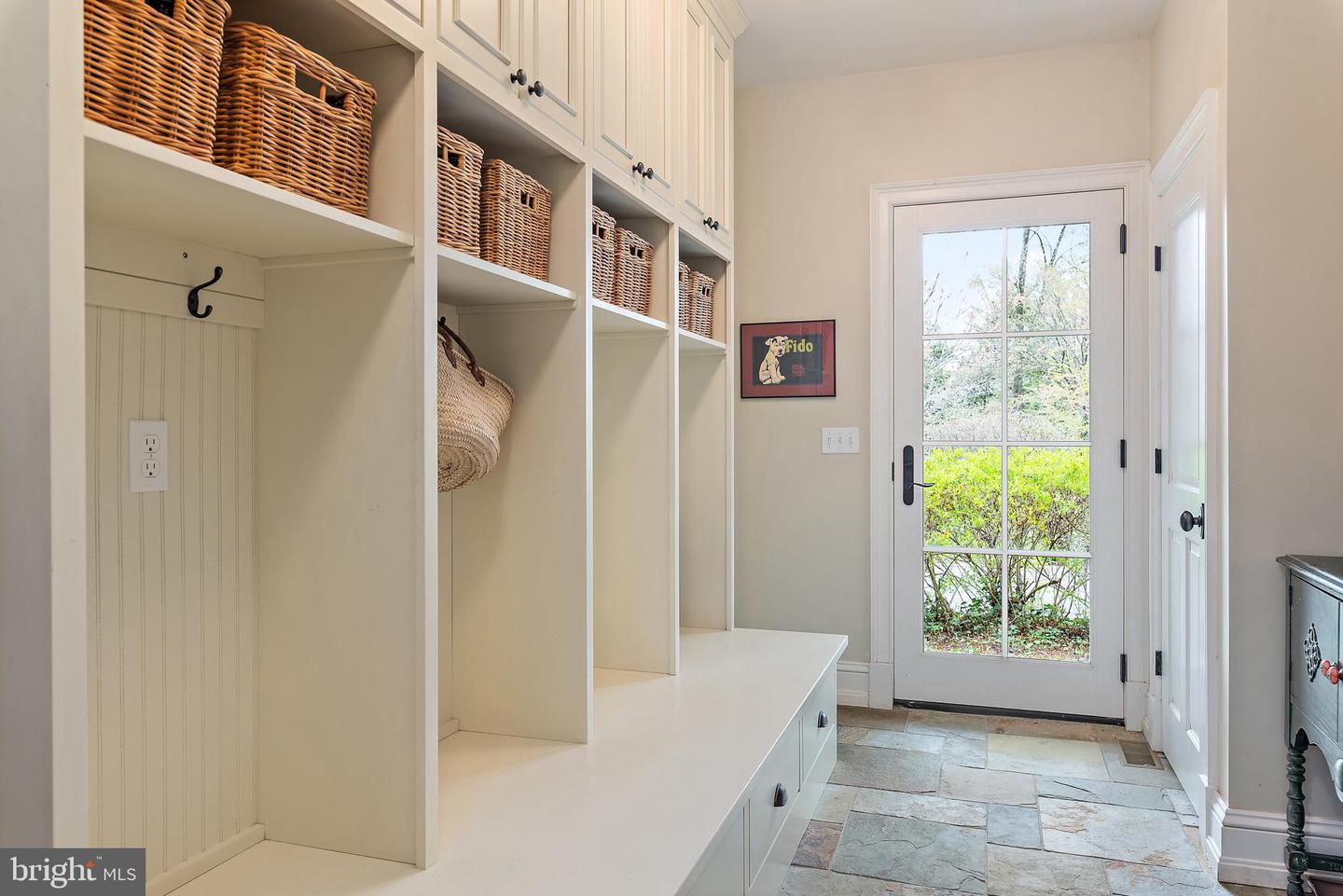 208 Wardour Dr