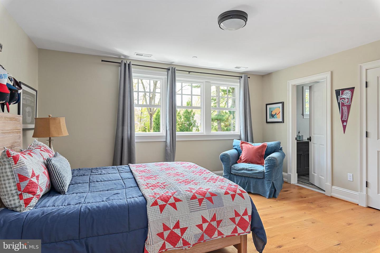 208 Wardour Dr