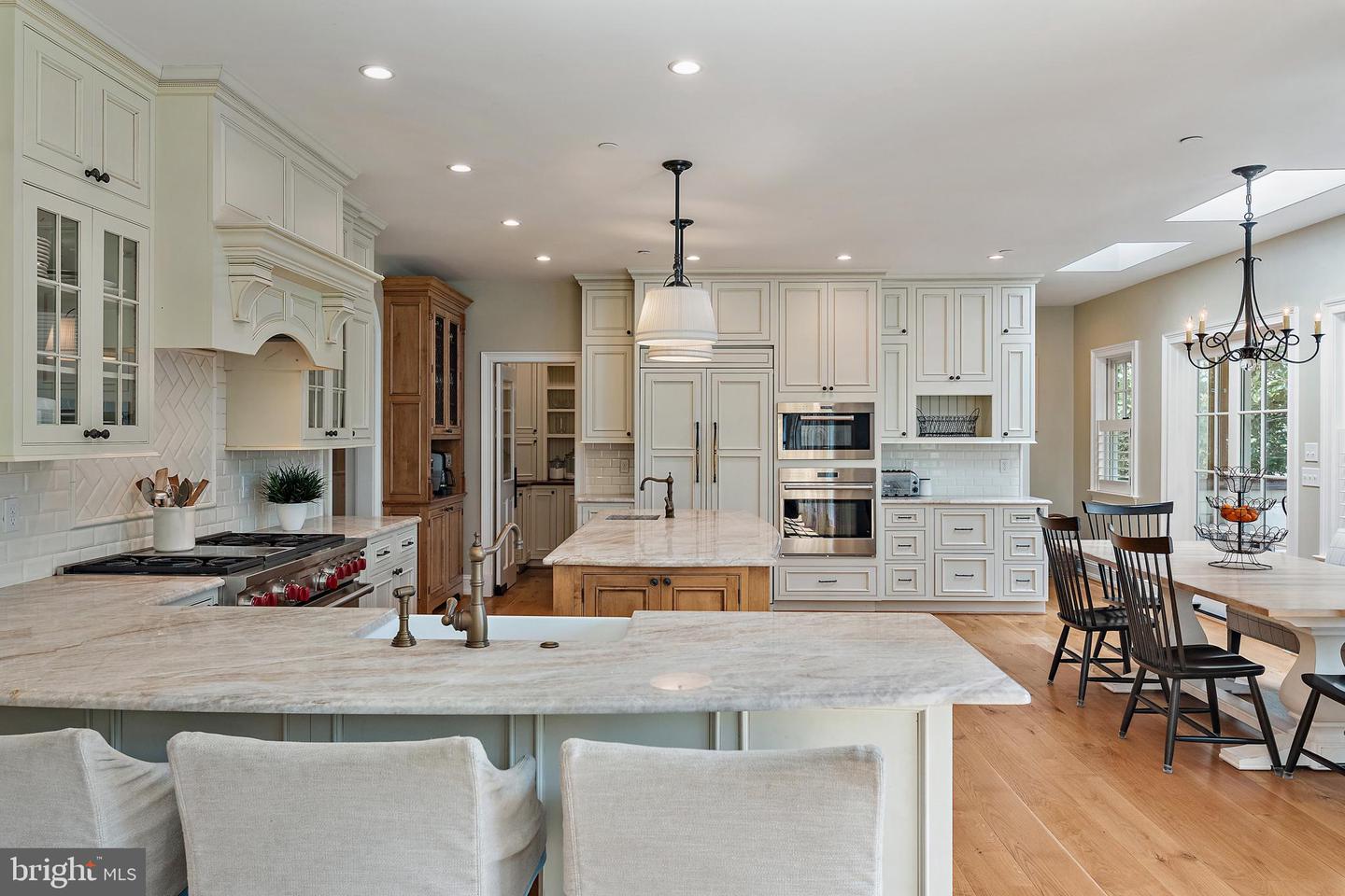 208 Wardour Dr