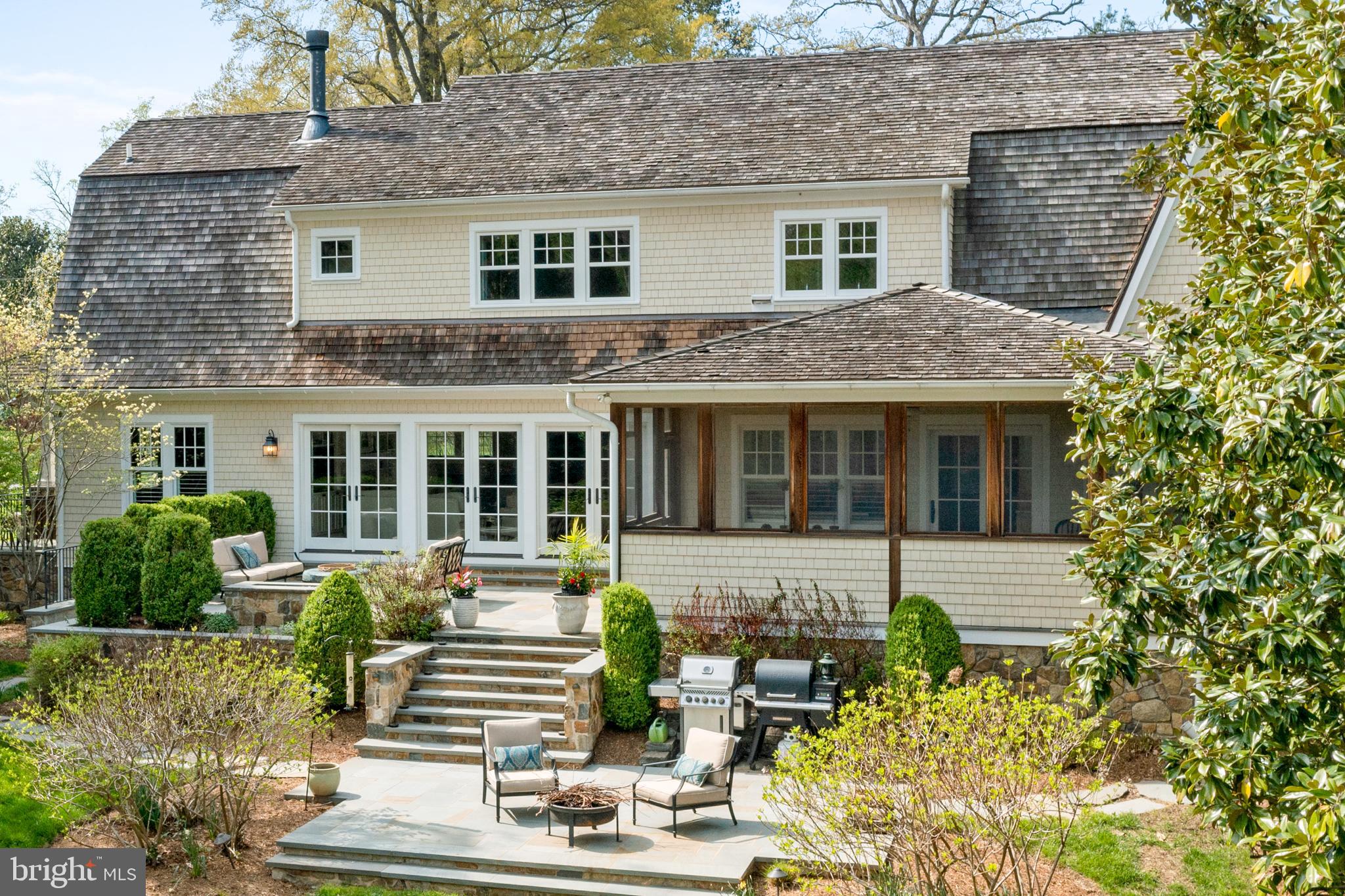 208 Wardour Dr