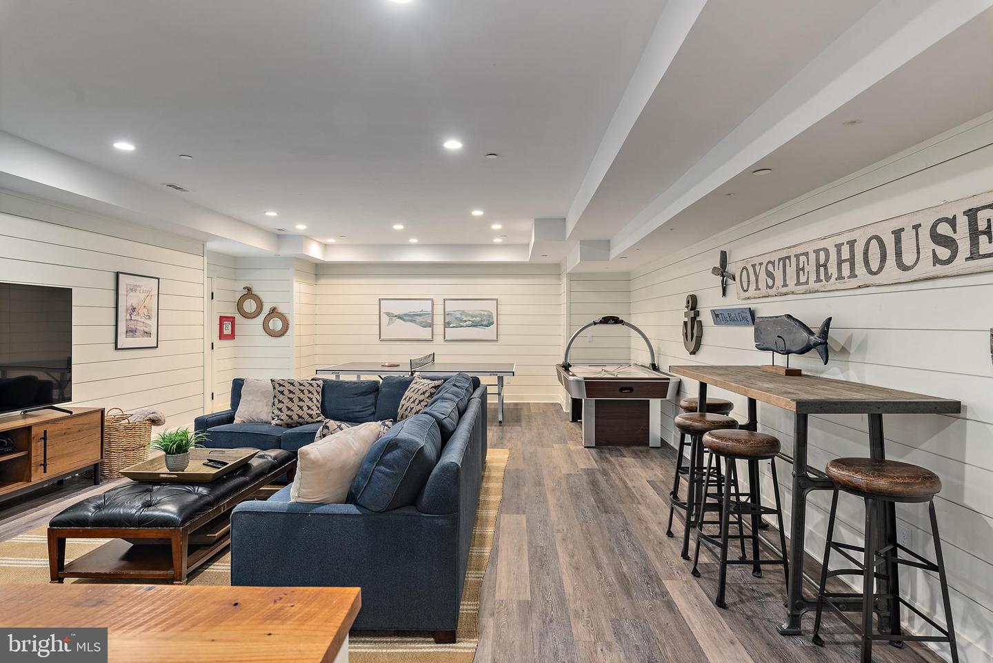 208 Wardour Dr