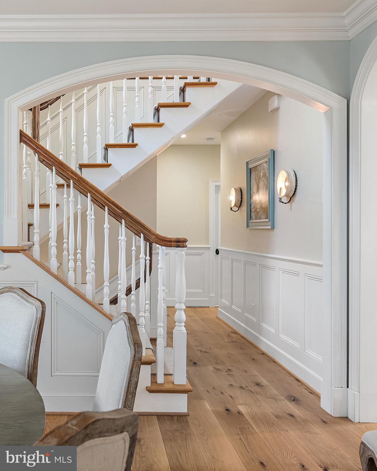 208 Wardour Dr