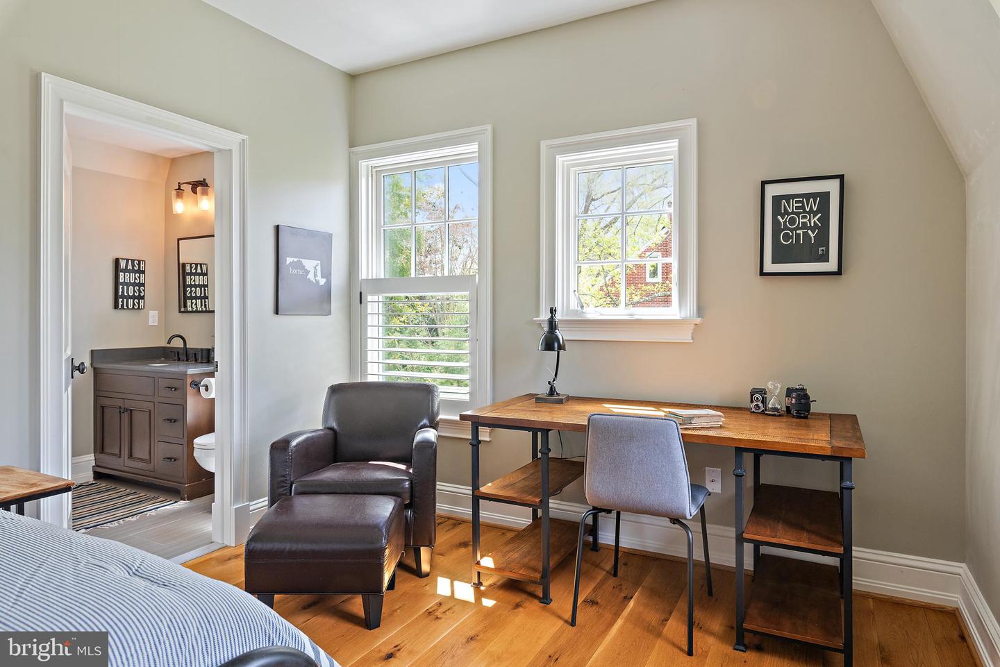 208 Wardour Dr