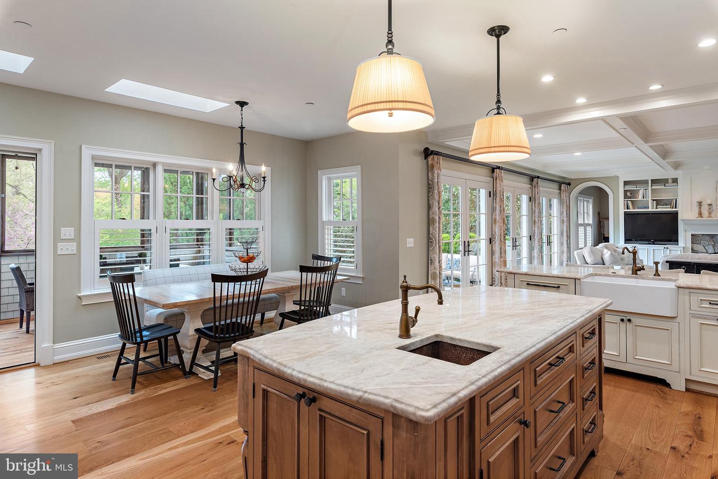 208 Wardour Dr
