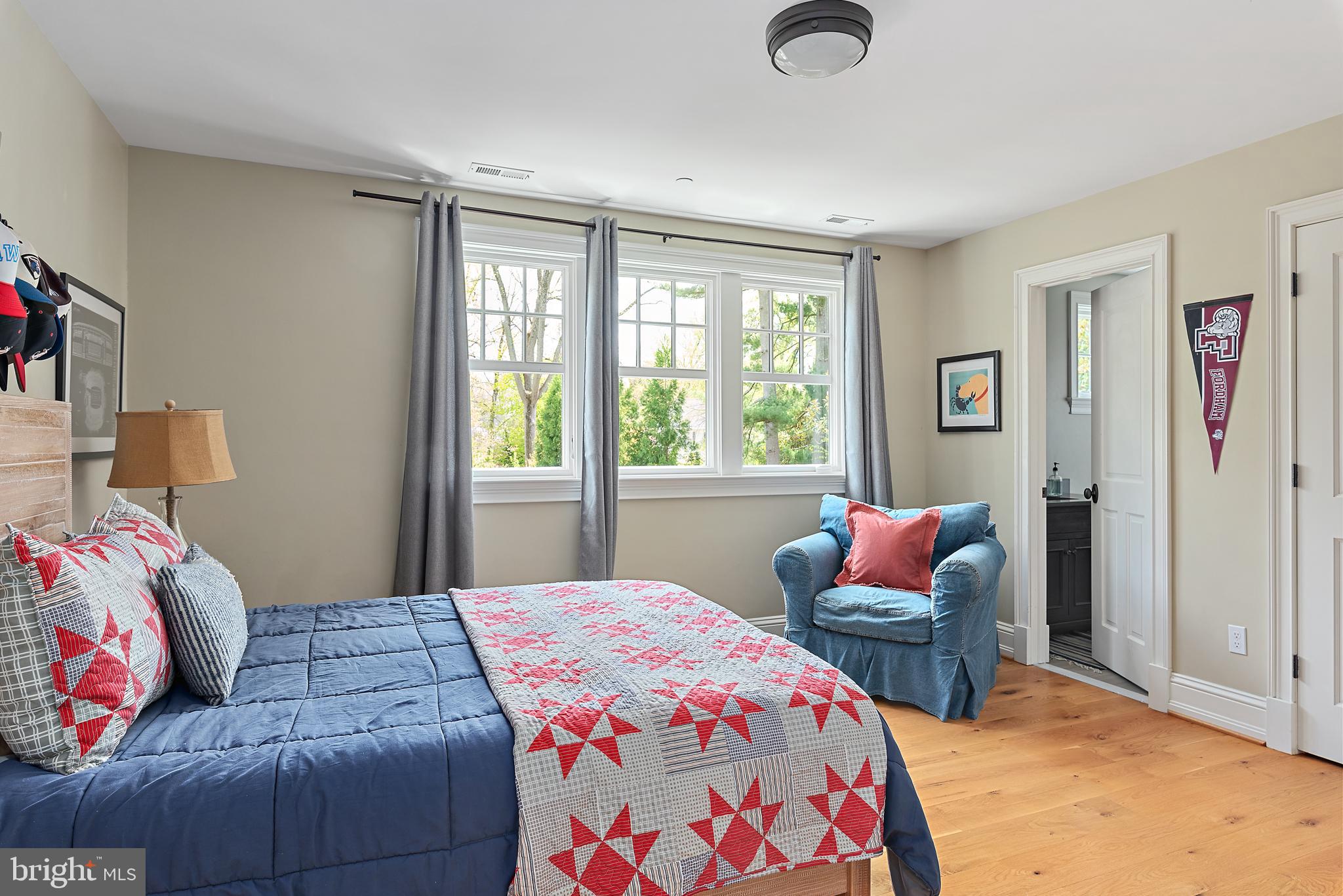 208 Wardour Dr