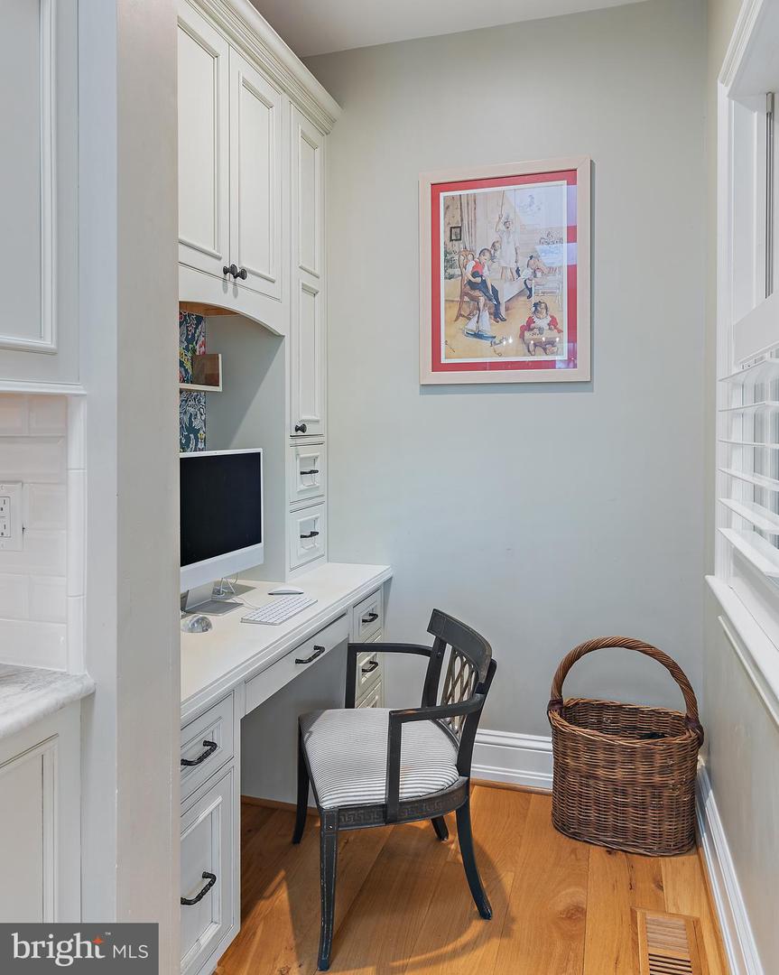 208 Wardour Dr