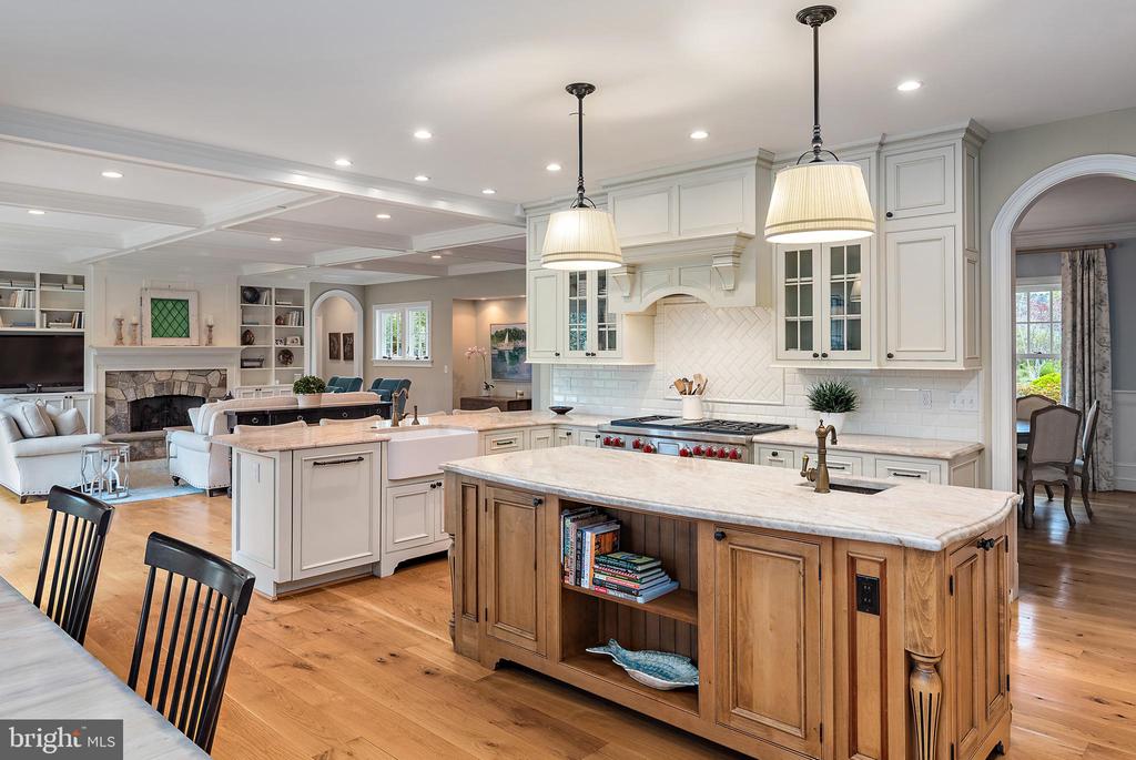 208 Wardour Dr