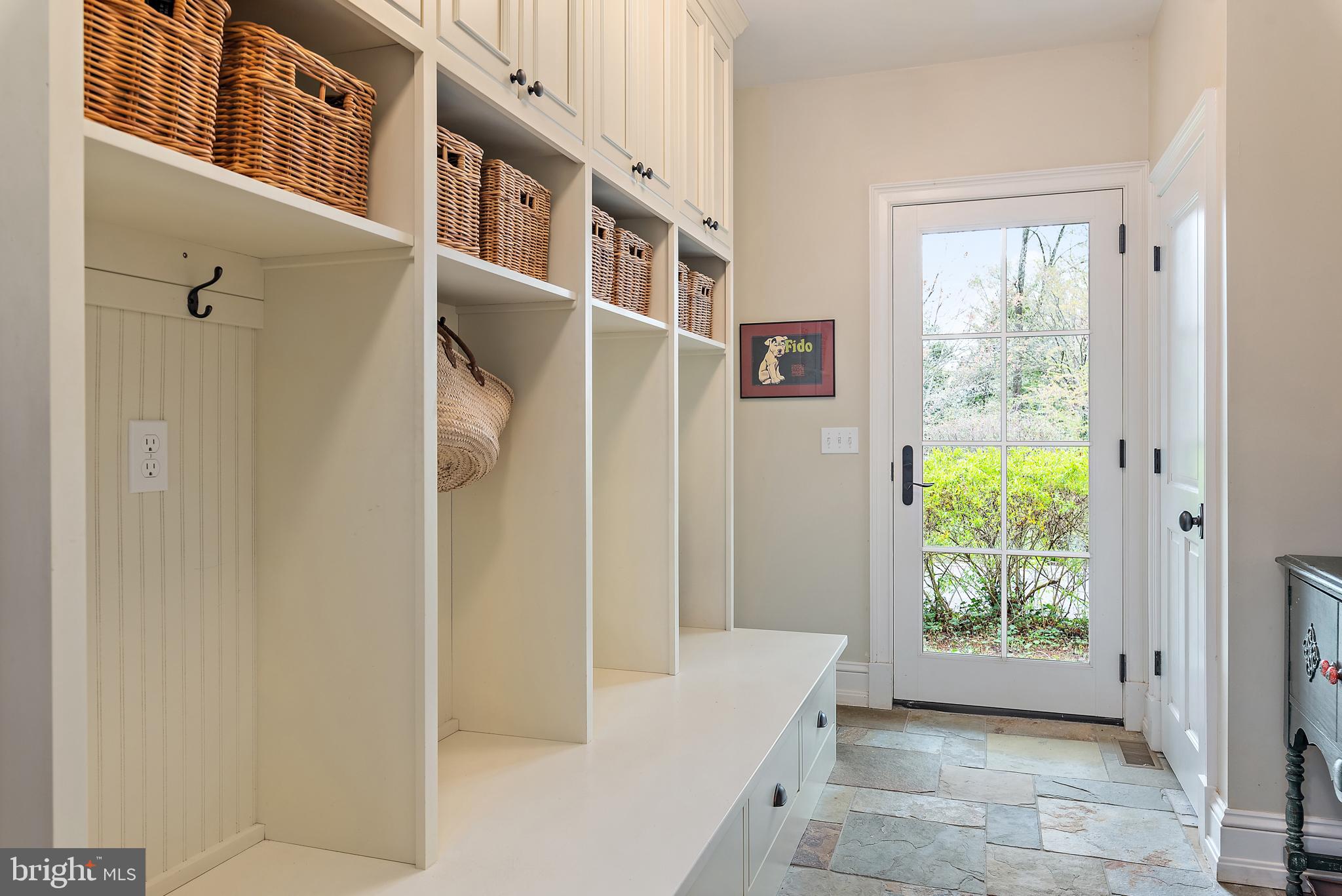 208 Wardour Dr