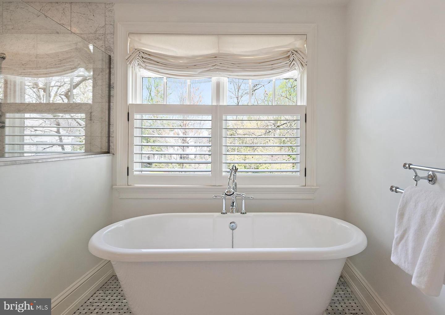 208 Wardour Dr