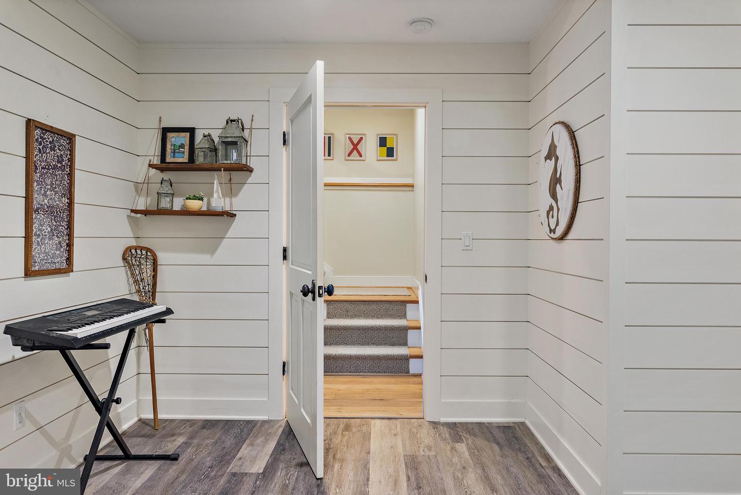 208 Wardour Dr