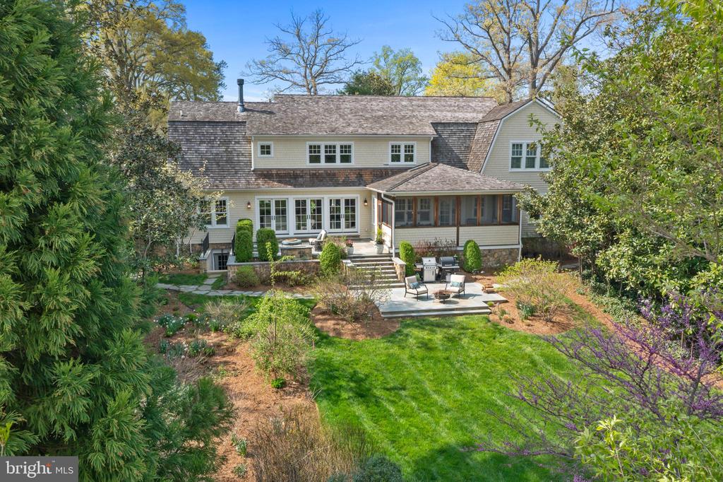 208 Wardour Dr