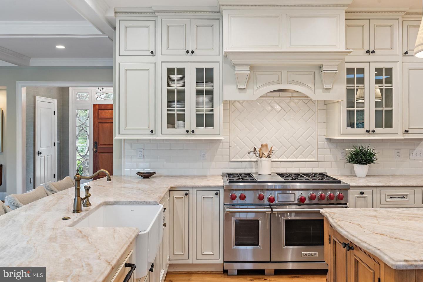 208 Wardour Dr