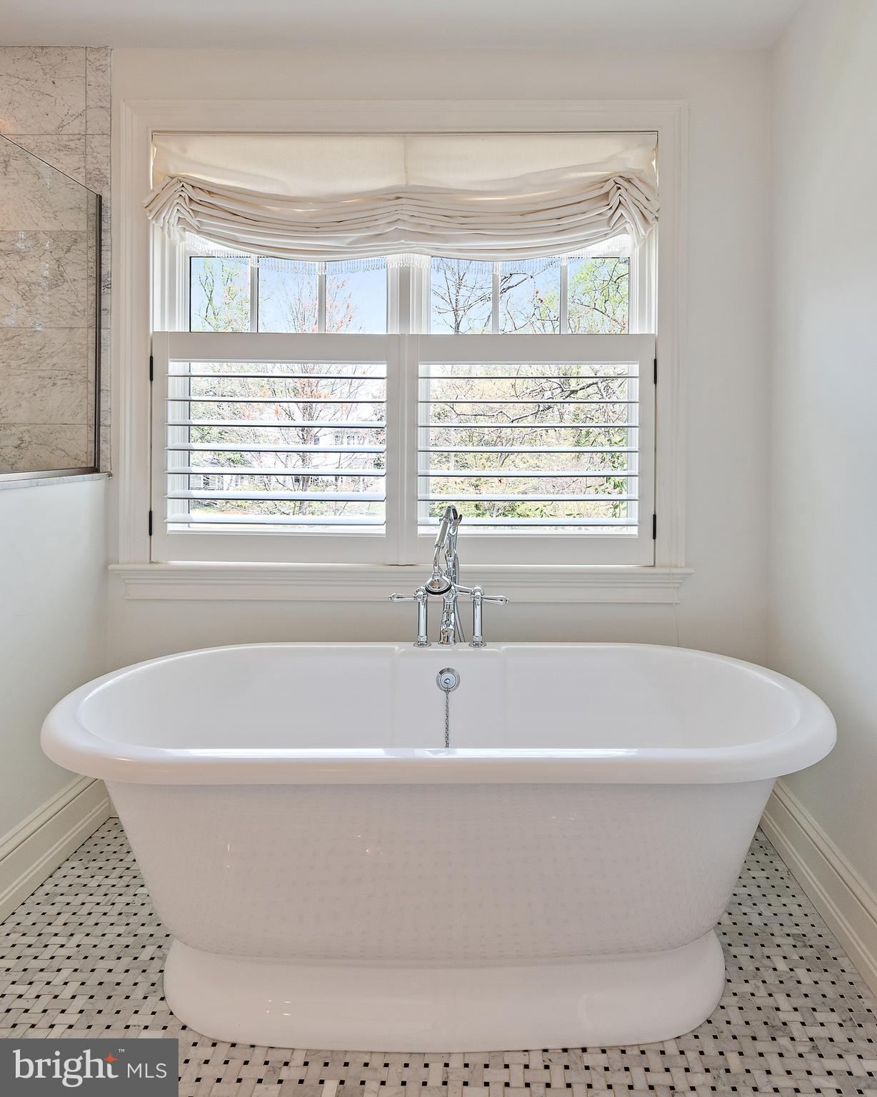 208 Wardour Dr