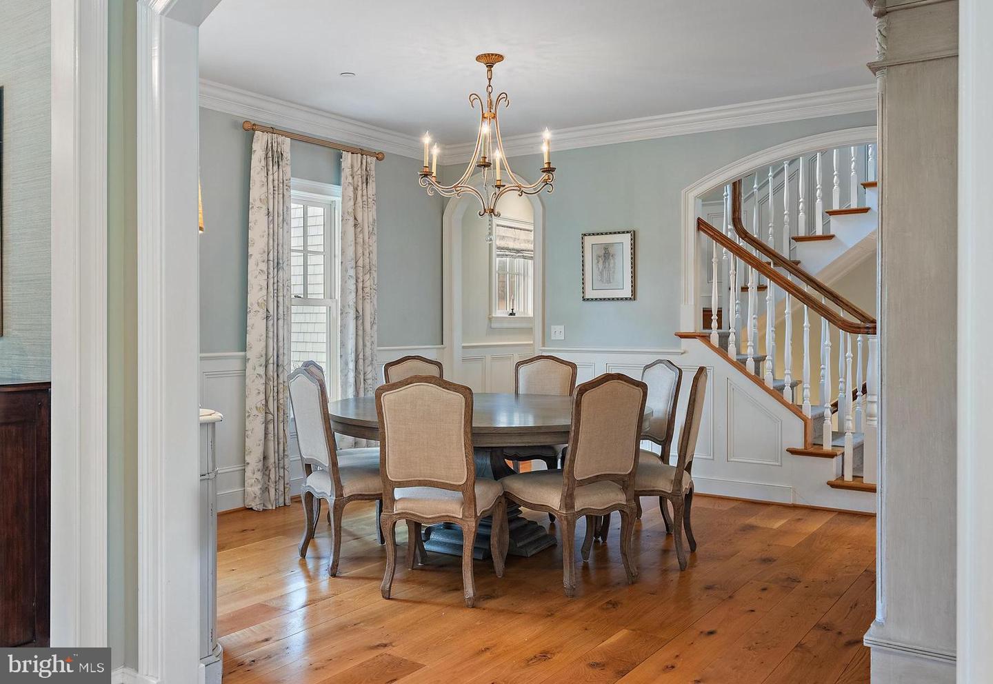 208 Wardour Dr