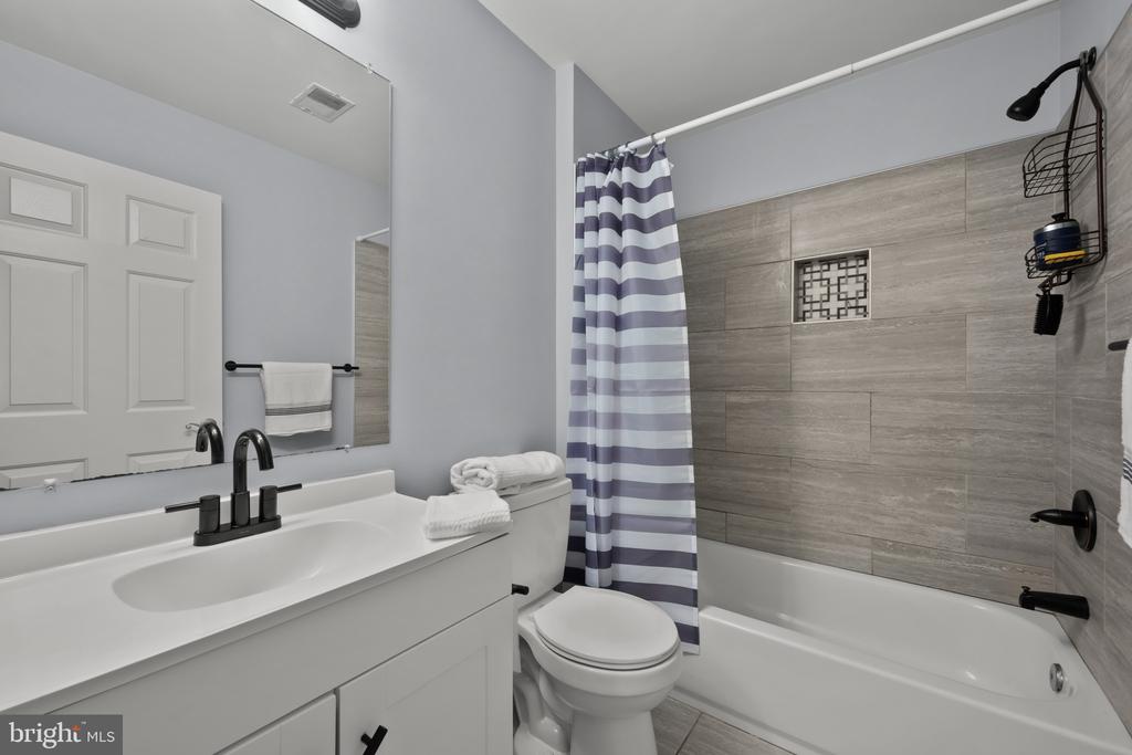 7228 BOSCASTLE LANE