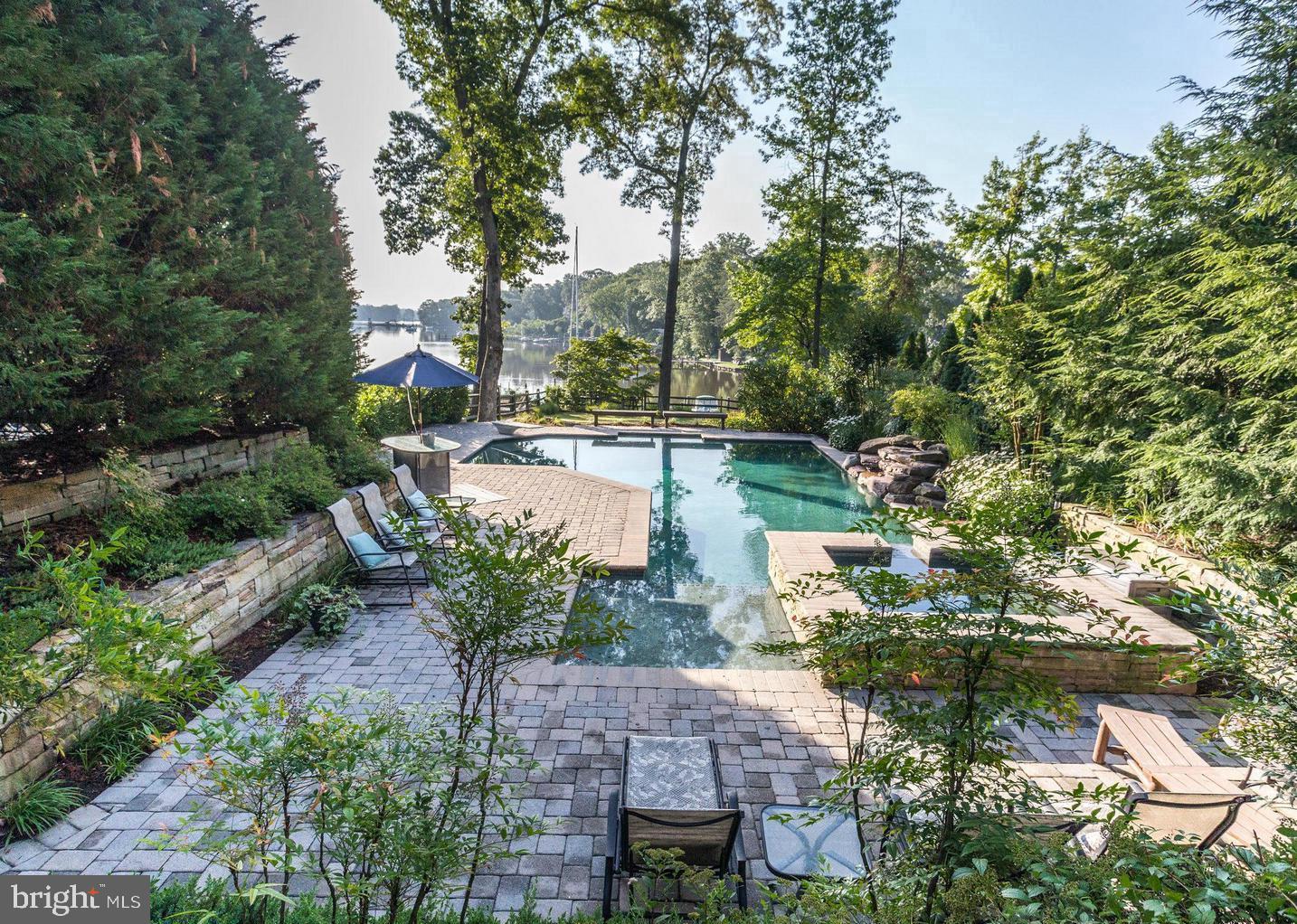 325 Thomas Rd