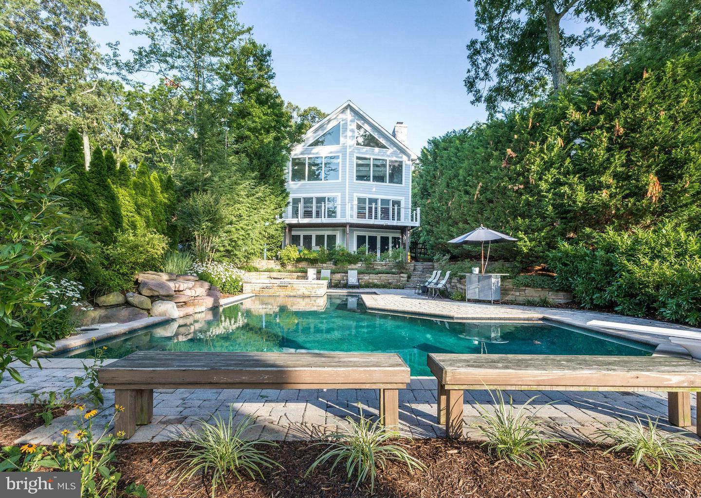 325 Thomas Rd