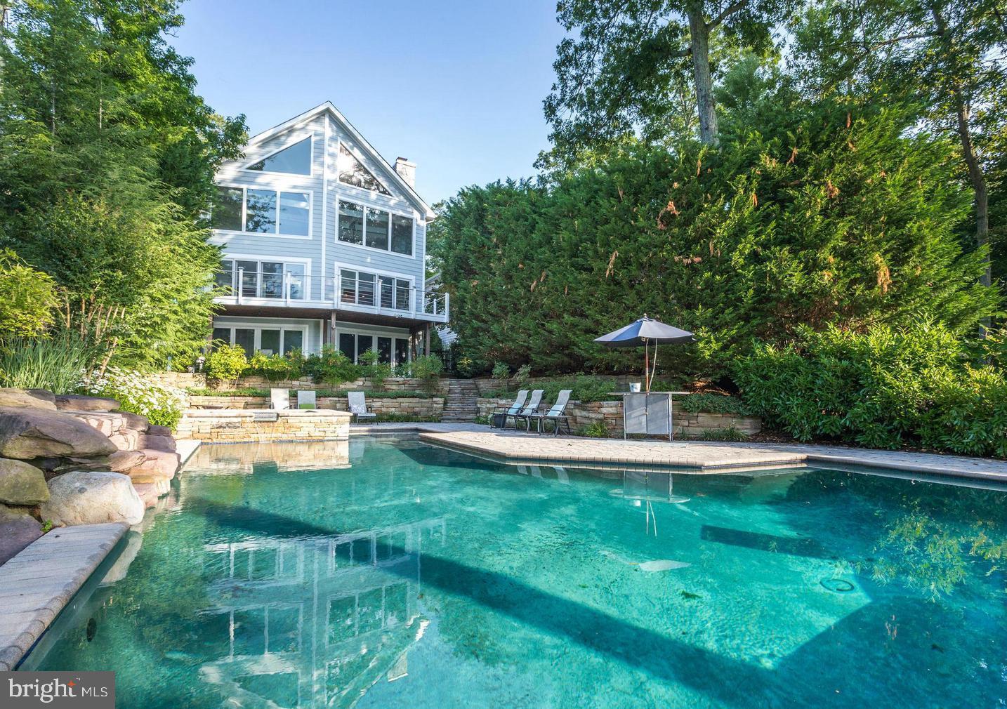 325 Thomas Rd