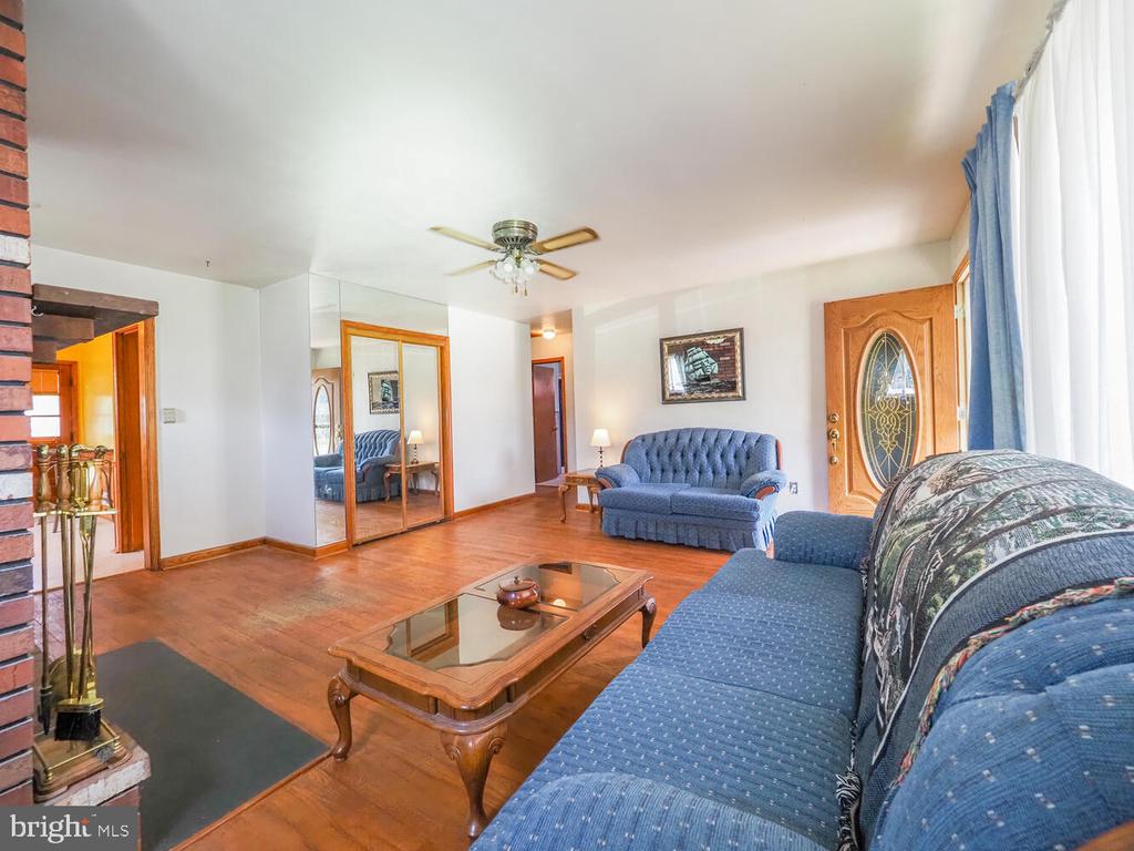 238 Wanda Rd