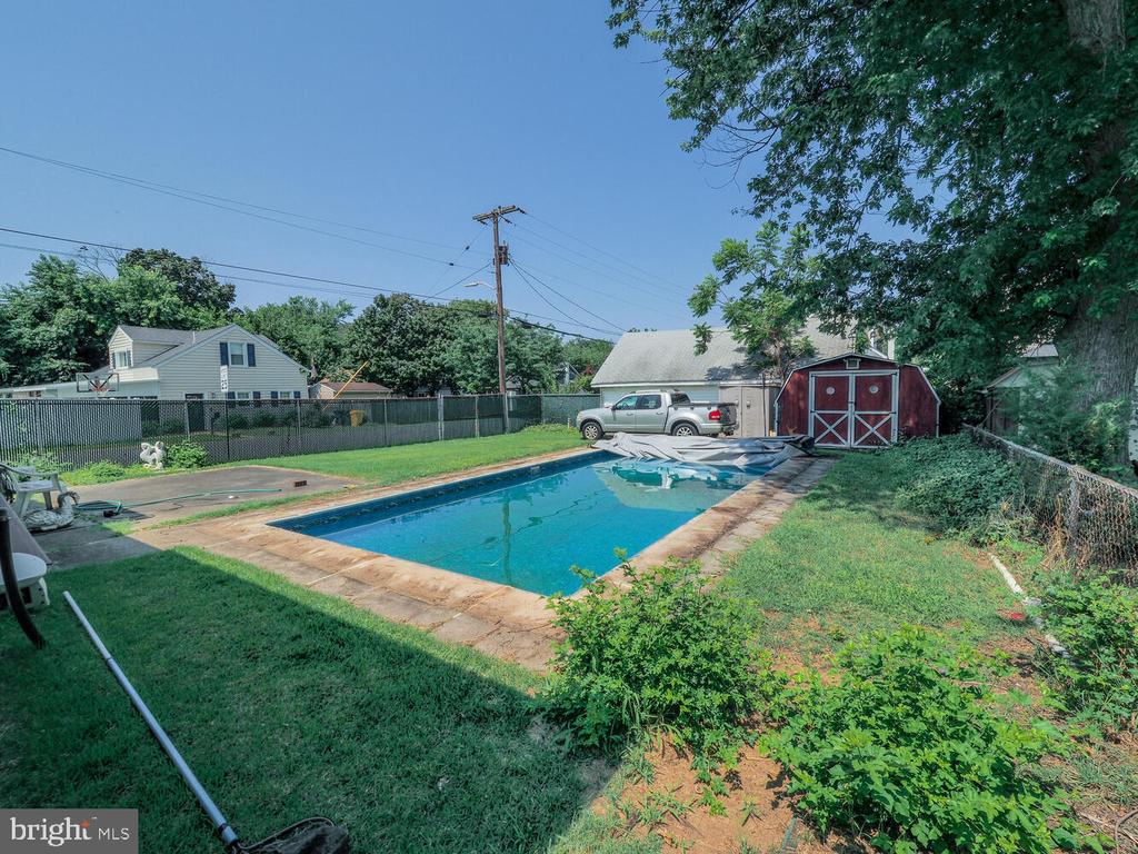238 Wanda Rd