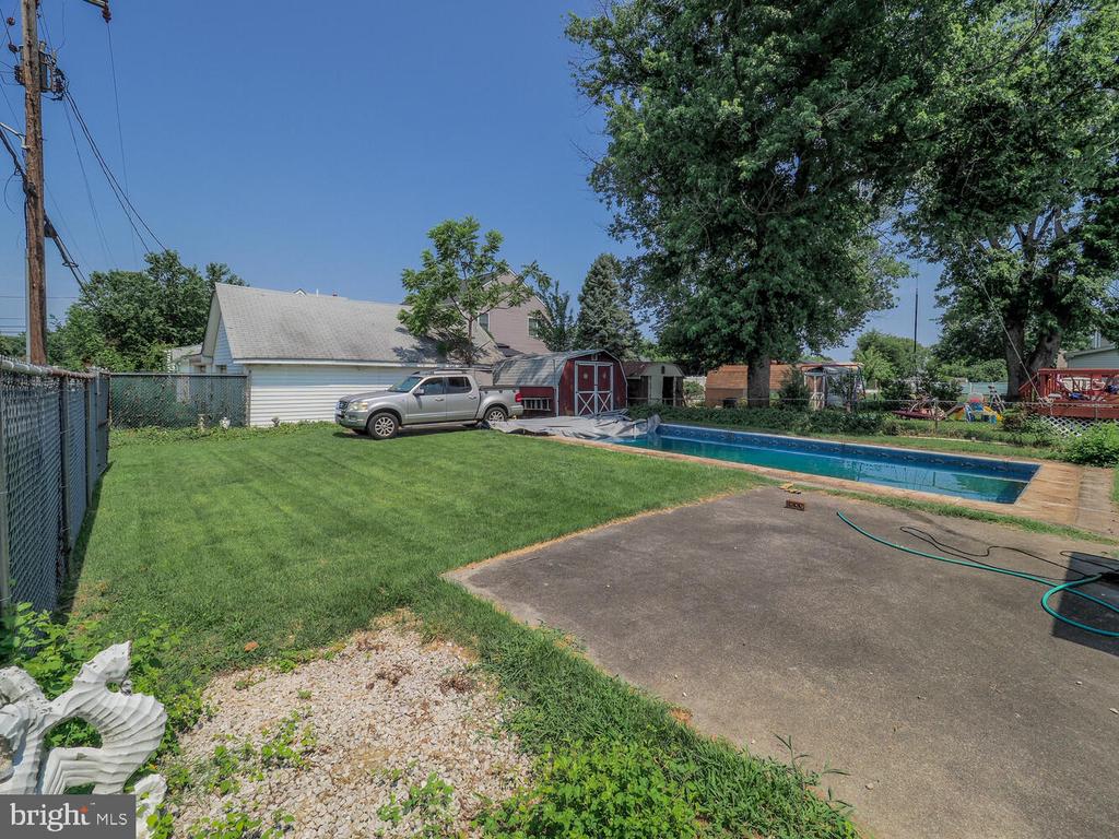238 Wanda Rd