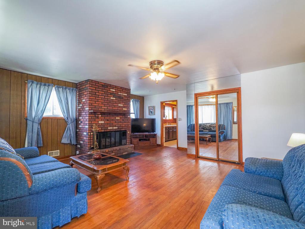238 Wanda Rd