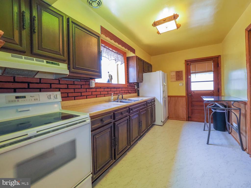 238 Wanda Rd