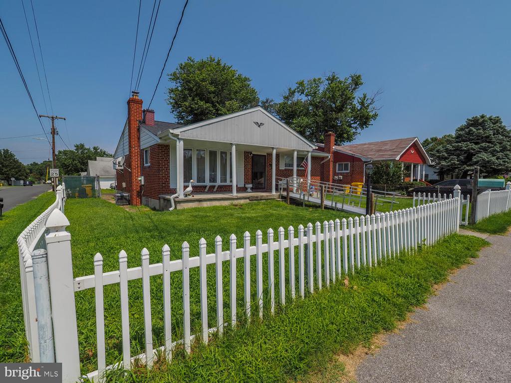 238 Wanda Rd