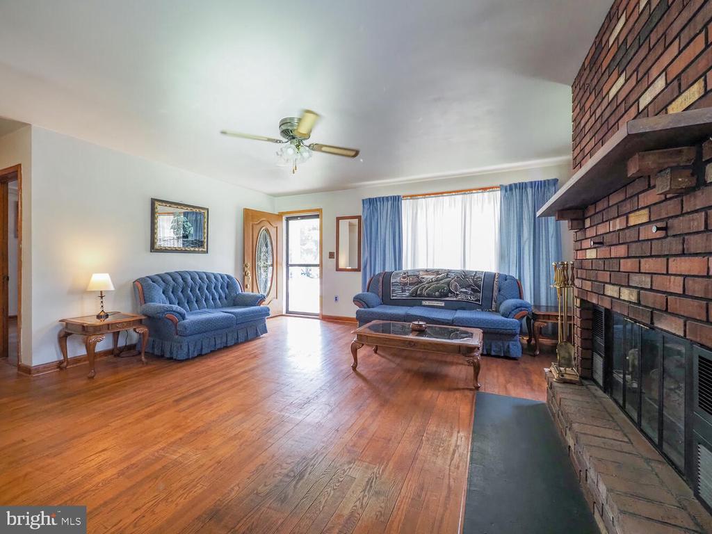 238 Wanda Rd