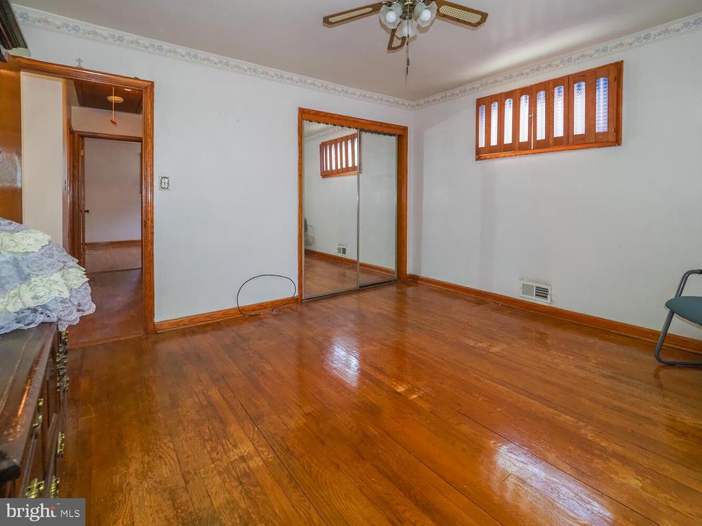 238 Wanda Rd
