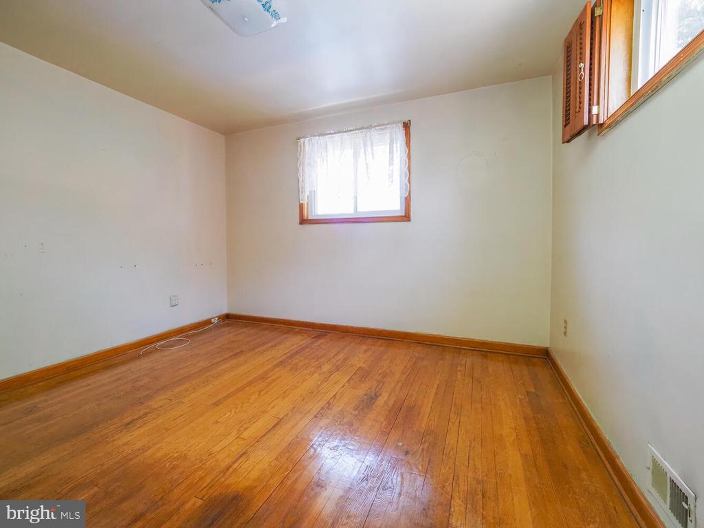 238 Wanda Rd