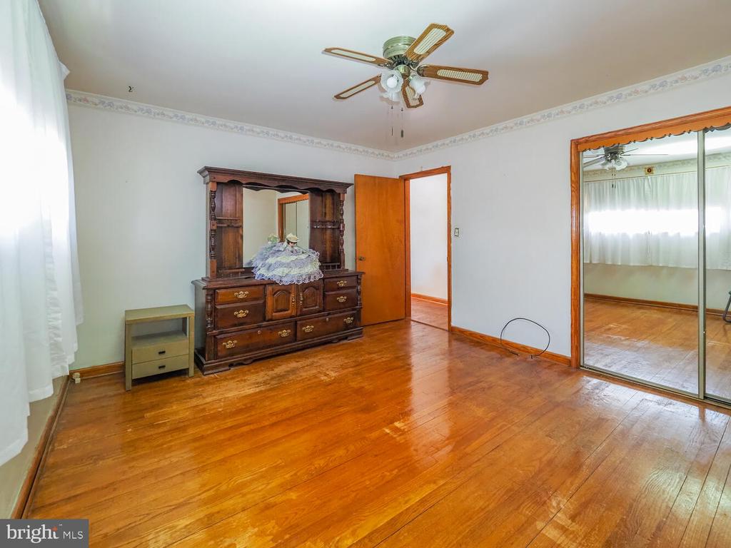 238 Wanda Rd