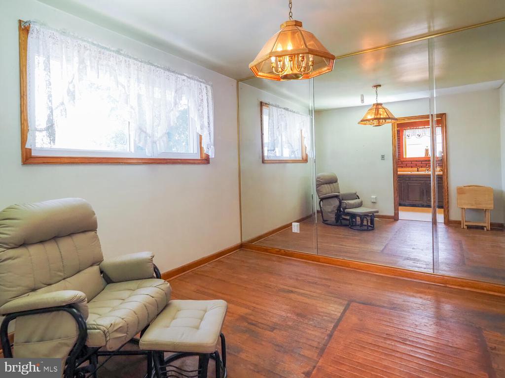 238 Wanda Rd