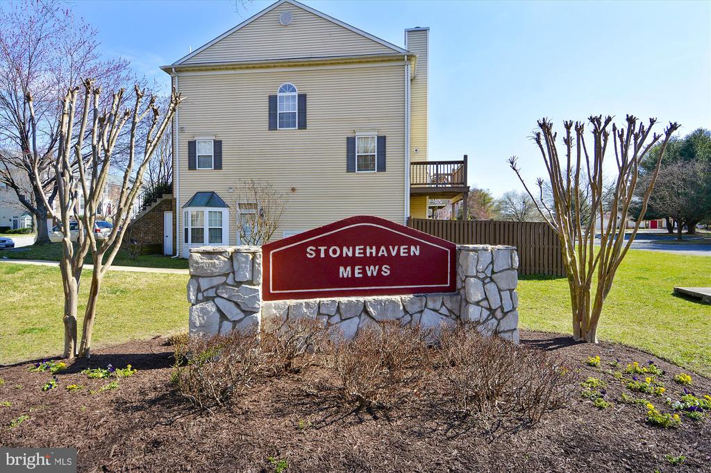 1105 SIMSBURY COURT