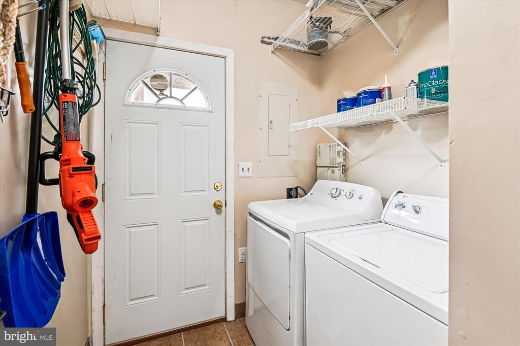 1105 SIMSBURY COURT