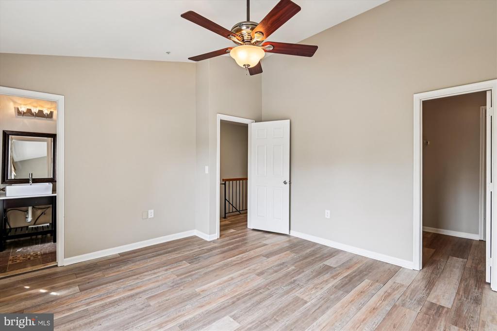1105 SIMSBURY COURT