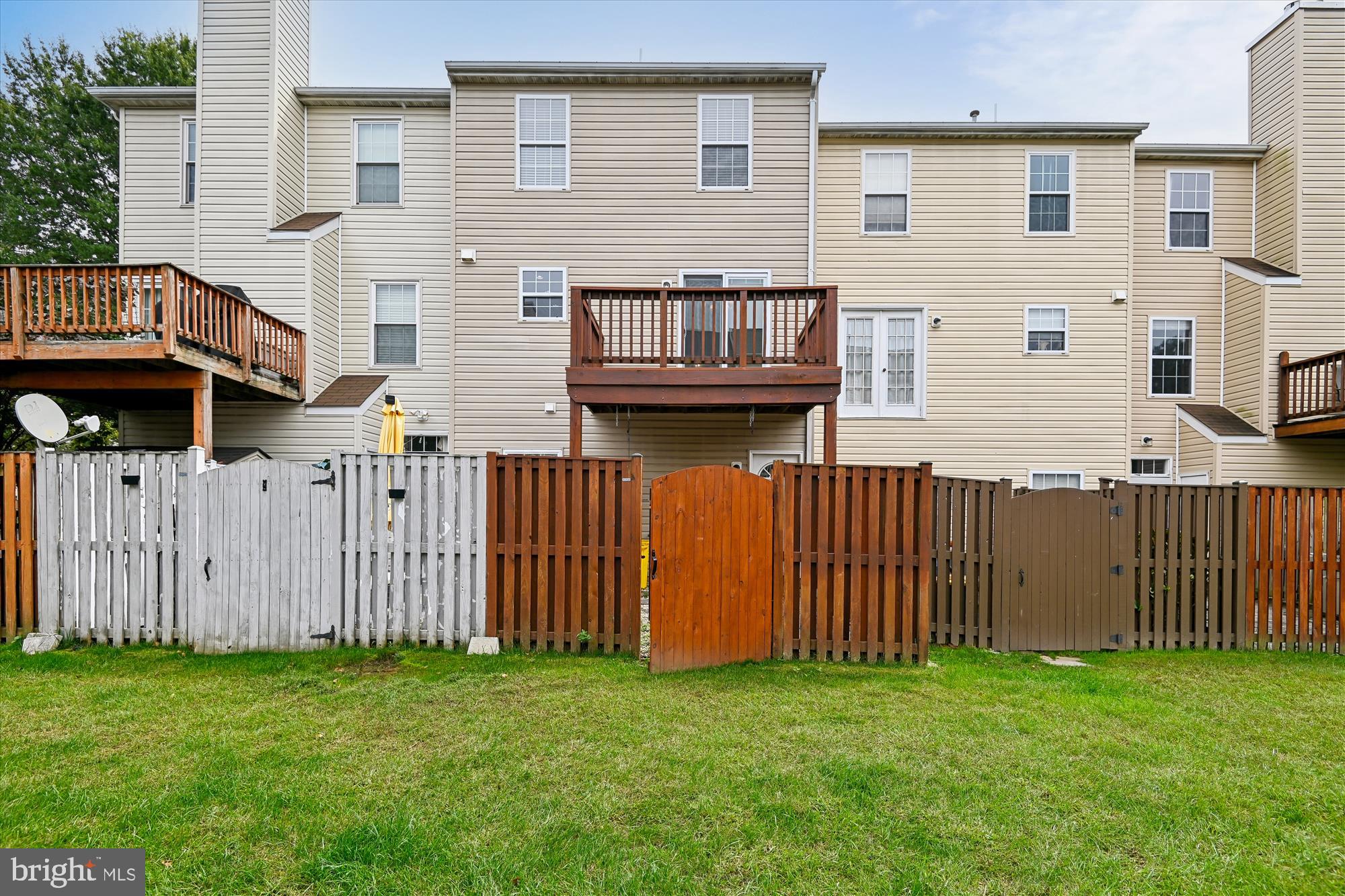 1105 SIMSBURY COURT