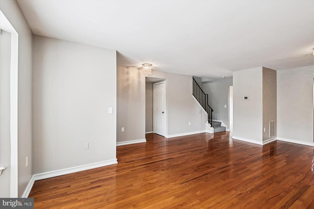1105 SIMSBURY COURT
