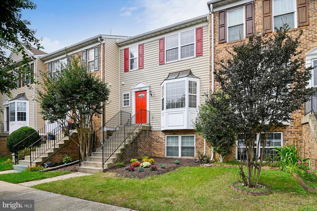 1105 SIMSBURY COURT