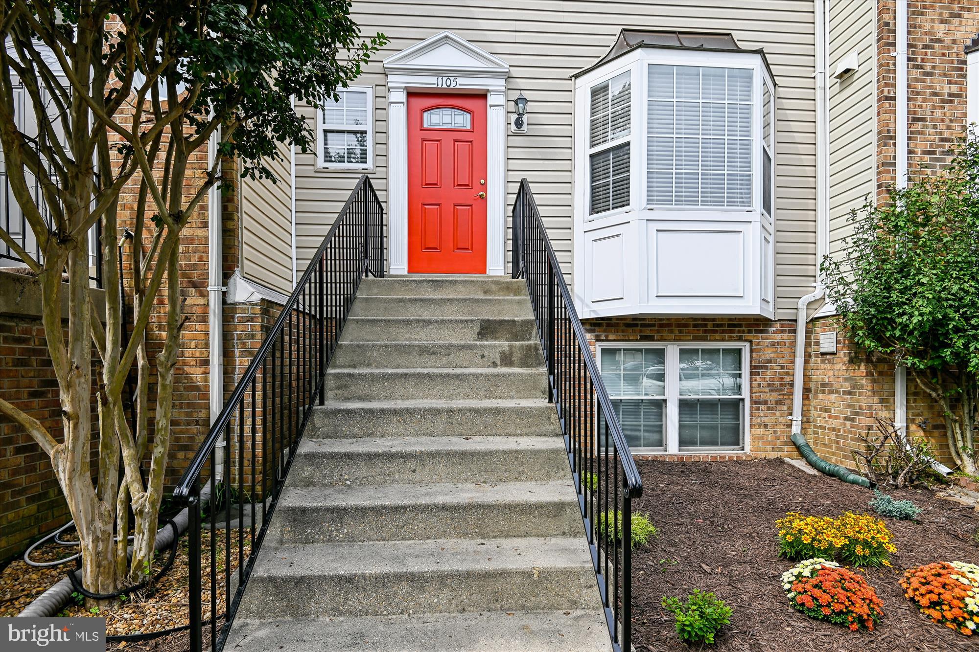 1105 SIMSBURY COURT