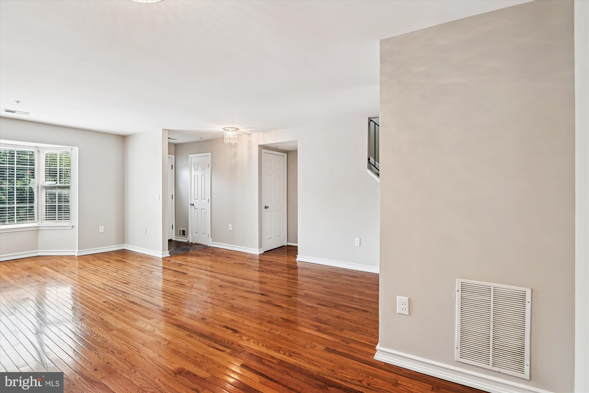 1105 SIMSBURY COURT
