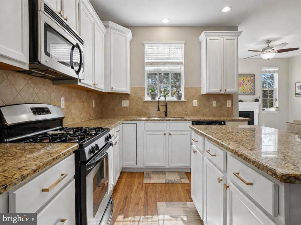 7326 MOCKINGBIRD CIRCLE