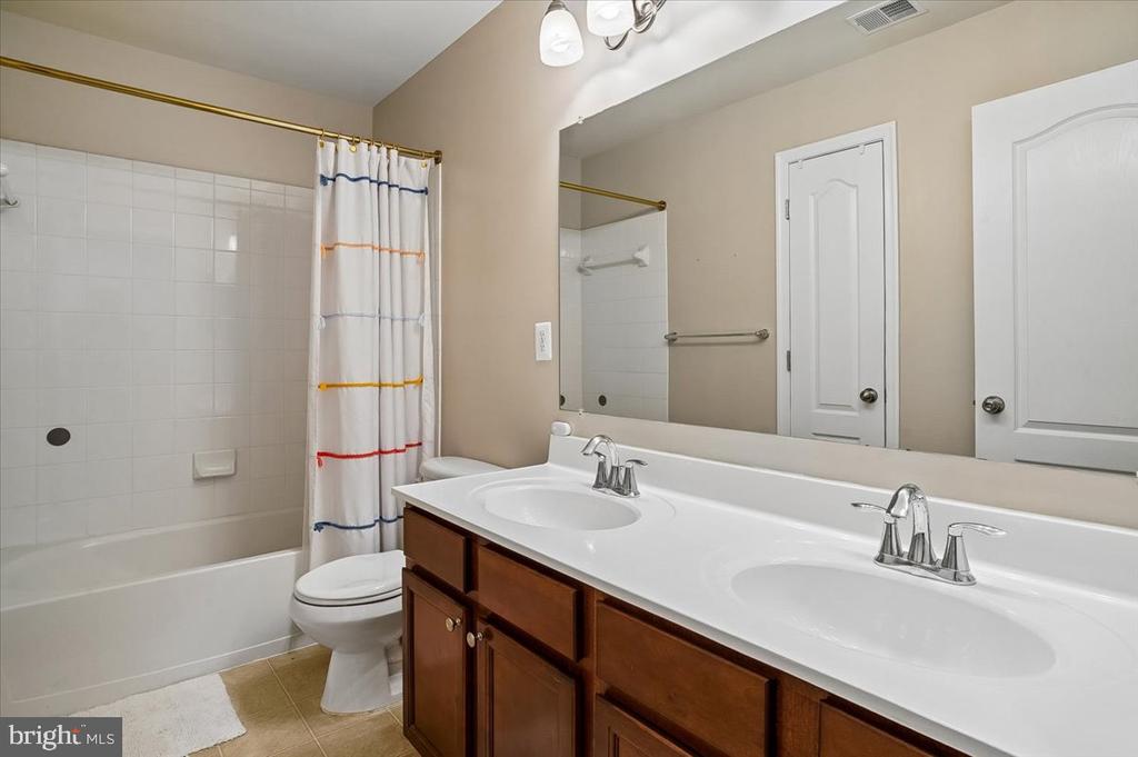 7326 MOCKINGBIRD CIRCLE