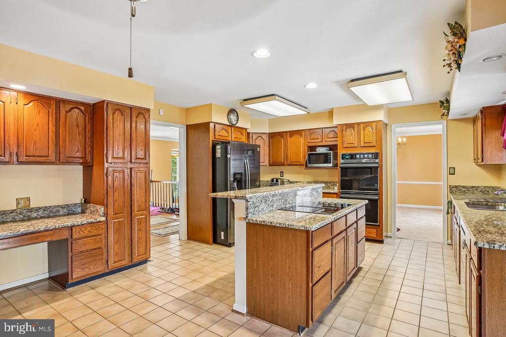 2012 BUNKER HILL COURT