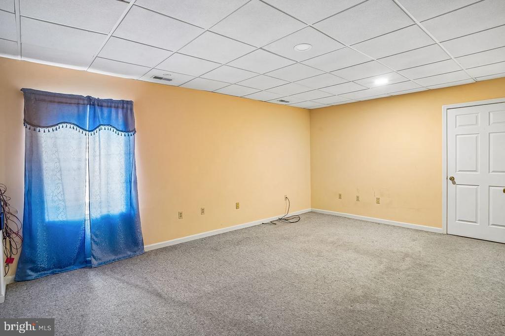 2012 BUNKER HILL COURT